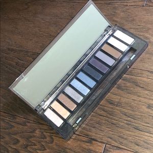 Sanitized, lightly used Urban Decay Smokey Palette